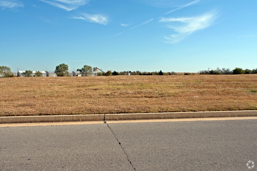 More Photos Of Wilshire & Council, Oklahoma City Land For Sale