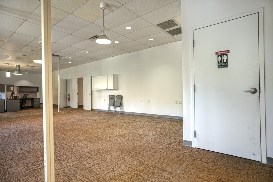 More Photos Of 35 Research Pky, Old Saybrook Light Manufacturing For Sale