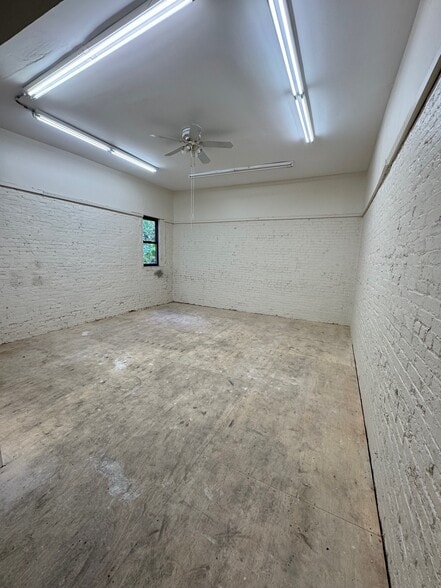 More Photos Of 385 7th Ave, Brooklyn Storefront Retail Residential For Lease