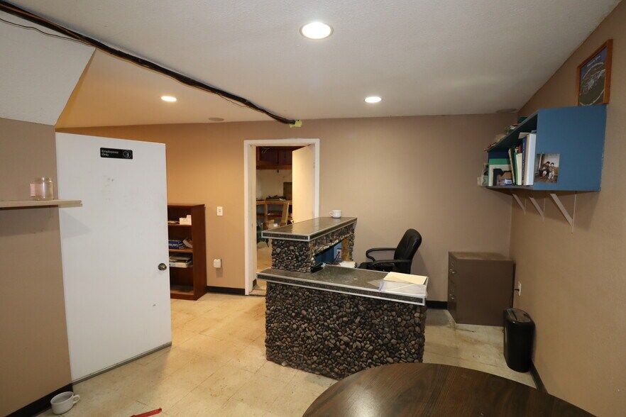 More Photos Of 522 Sanborn Ave, Ashland Storefront Retail Residential For Sale