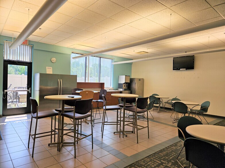 More Photos Of 4800 Concentric Blvd, Saginaw Office For Lease