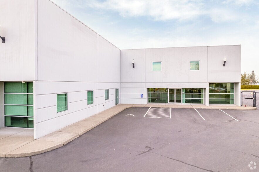 More Photos Of 3535 Del Webb Ave NE, Salem Warehouse For Lease