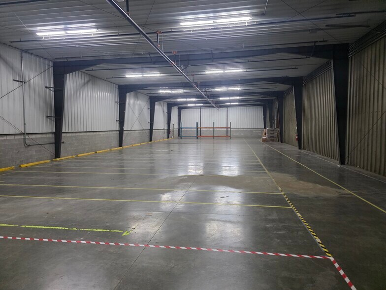 Primary Photo Of 709 Oak Hill Rd, Evansville Warehouse For Lease