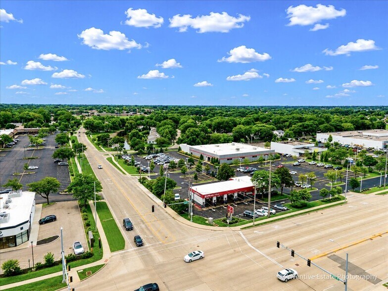 More Photos Of 780 W Golf Rd, Schaumburg Freestanding For Lease
