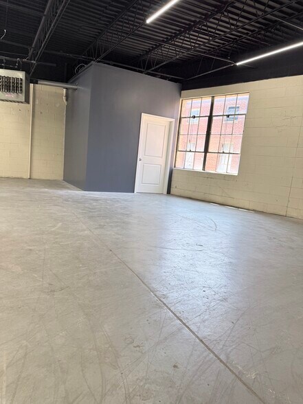 More Photos Of 2624 Colerain Ave, Cincinnati Warehouse For Lease
