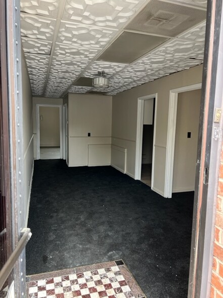 More Photos Of 11166 Ables Ln, Dallas Warehouse For Lease