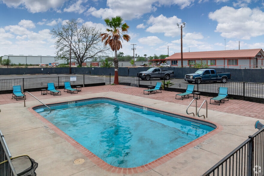 More Photos Of 3616 Veterans Blvd, Del Rio Hotel For Sale