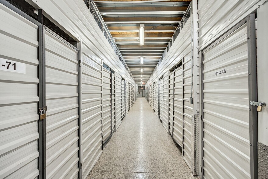 More Photos Of 1550-1560 Rue Michelin, Laval Self Storage For Sale