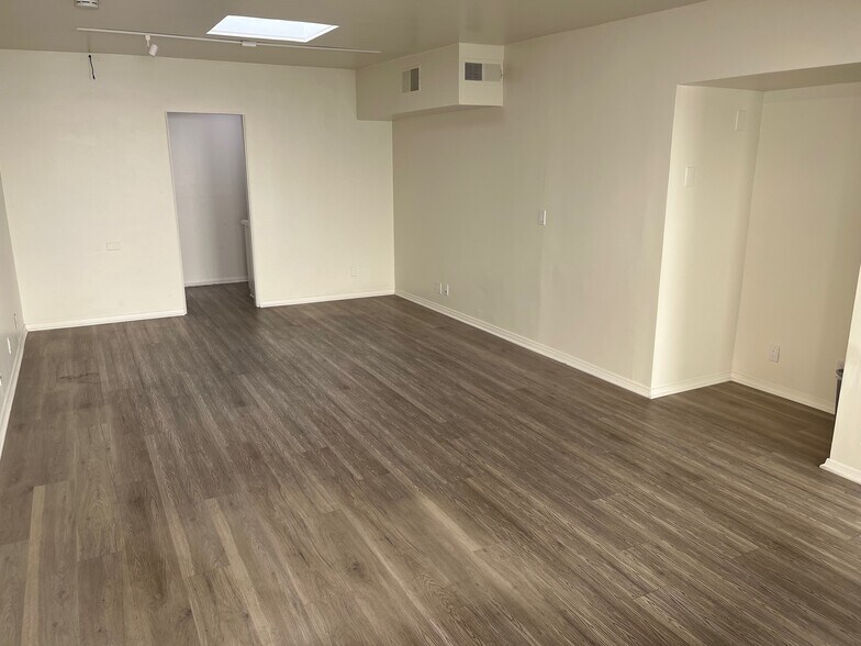 More Photos Of 2435 E Coast Hwy, Corona Del Mar Storefront Retail Office For Lease