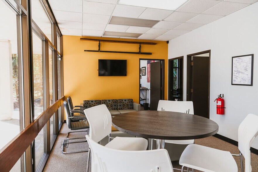 More Photos Of 130 Lexington Ln, Southern Pines Office For Sale