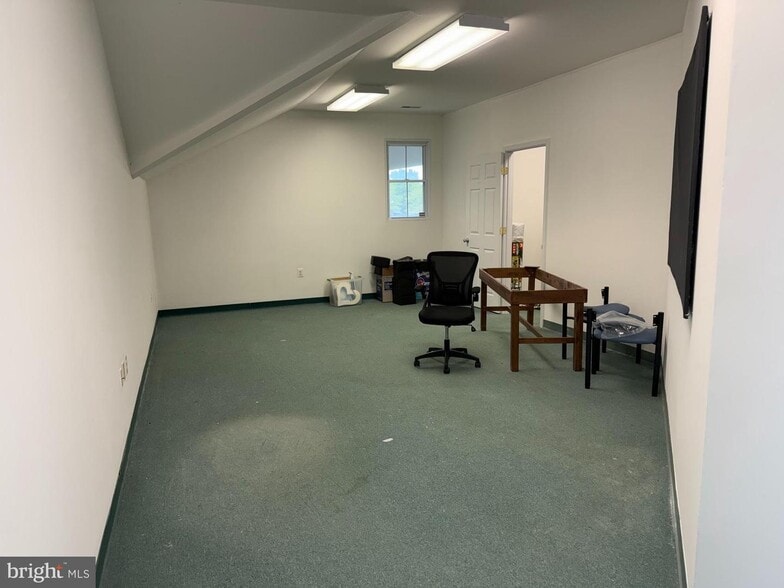 More Photos Of 225 Town Square Dr, Lusby Medical For Lease