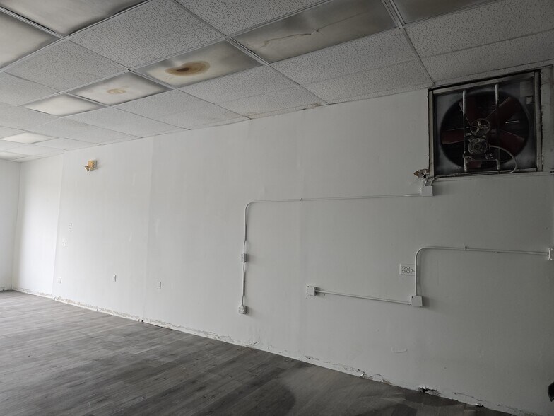 More Photos Of 88 Main St, Madison Freestanding For Sale