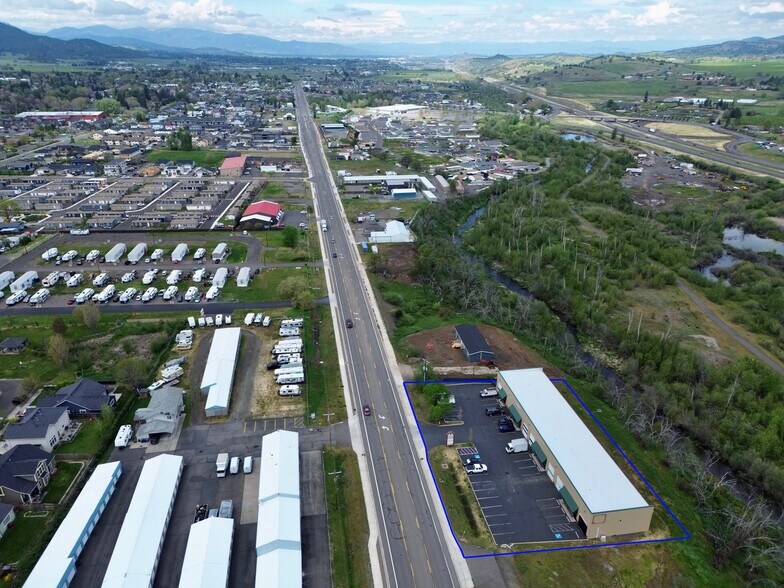 More Photos Of 1007 S Pacific Hwy, Talent Flex For Lease