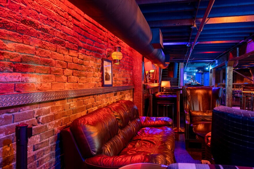 More Photos Of 910 2nd St, Sacramento Bar For Sale