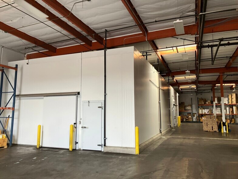 More Photos Of 5921-5923 Lakeshore Dr, Cypress Warehouse For Sale