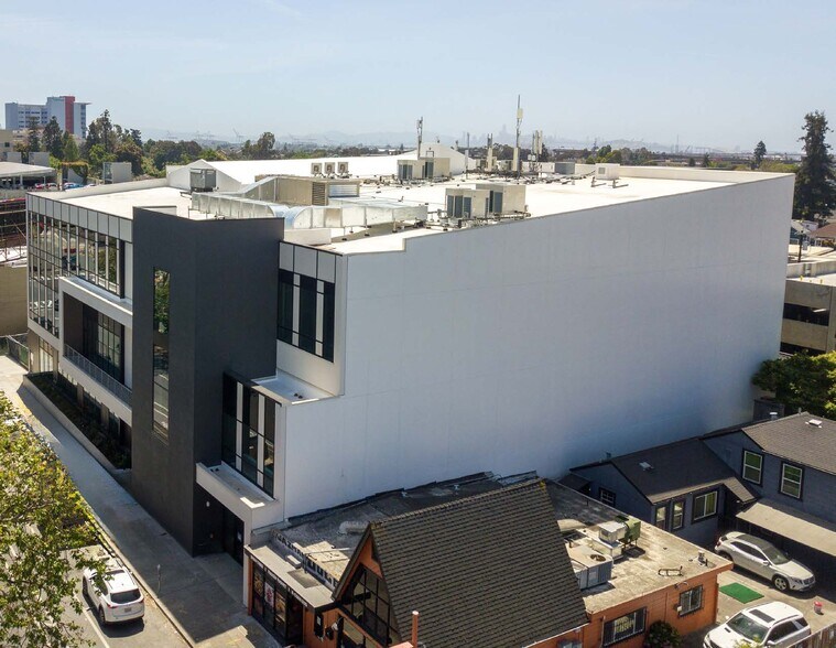 More Photos Of 3901-3903 Broadway, Oakland Medical For Lease