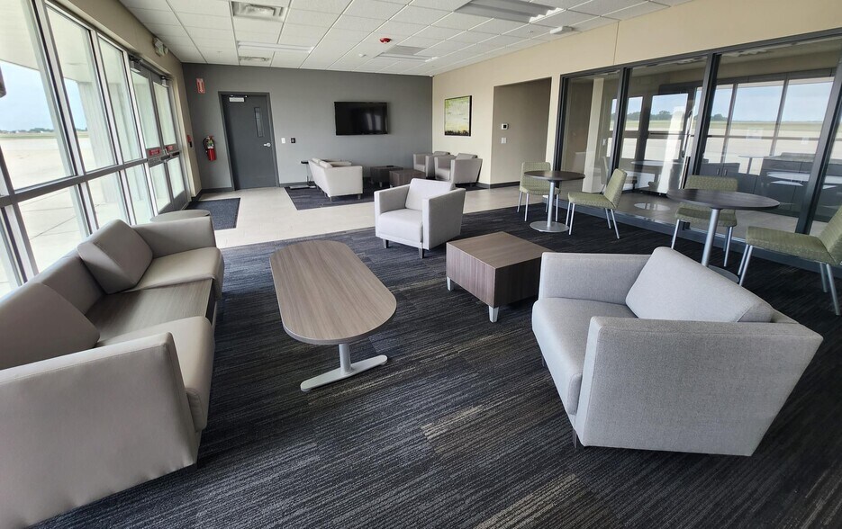 More Photos Of 2907 E Empire St, Bloomington Airplane Hangar For Sale