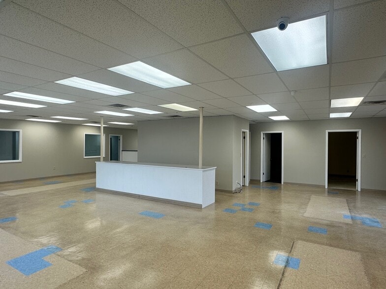 More Photos Of 5612 S 49th St, Lincoln Flex For Sale