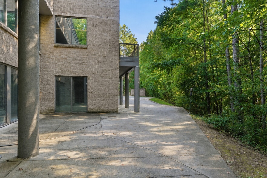 More Photos Of 1100 Old Ellis Rd, Roswell Loft Creative Space For Sale