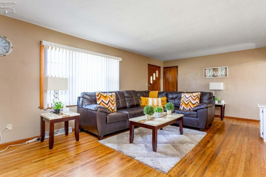 More Photos Of 5414 Homegardner Rd, Castalia Apartments For Sale