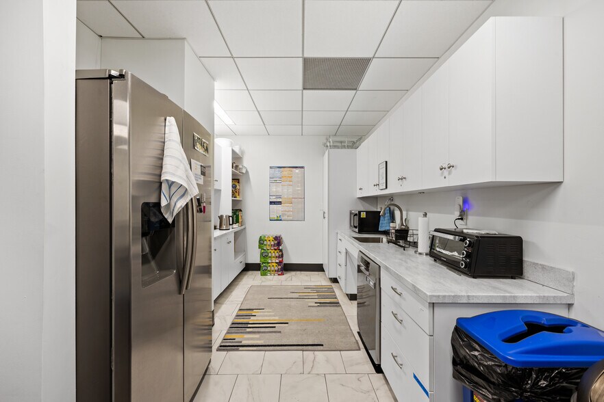 More Photos Of 142 Temple St, New Haven Medical For Sale