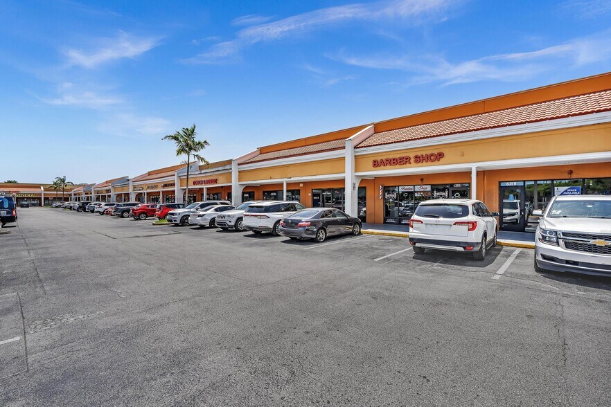 More Photos Of 8030-8384 N Pines Blvd, Pembroke Pines General Retail For Lease