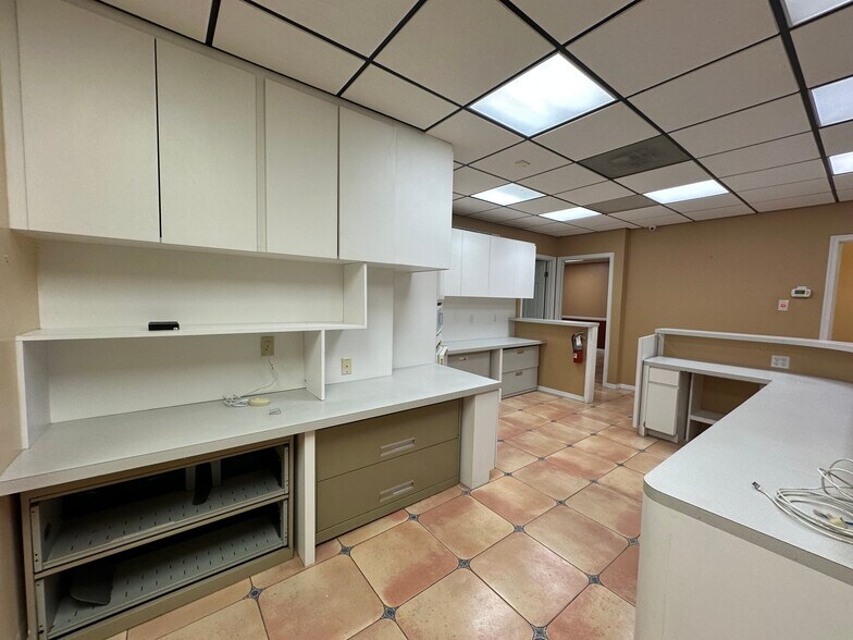 More Photos Of 7800 W Oakland Park Blvd, Sunrise Medical For Sale