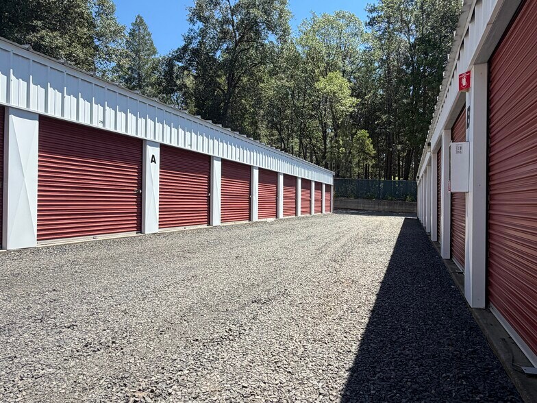 More Photos Of 14426 Skyway, Magalia Self Storage For Sale
