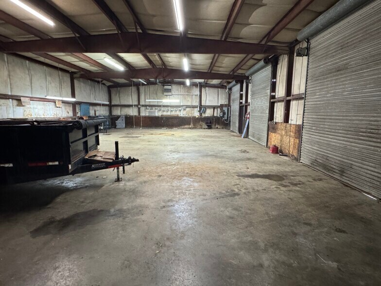 More Photos Of 13231 Veterans Memorial Hwy, Douglasville Auto Repair For Lease
