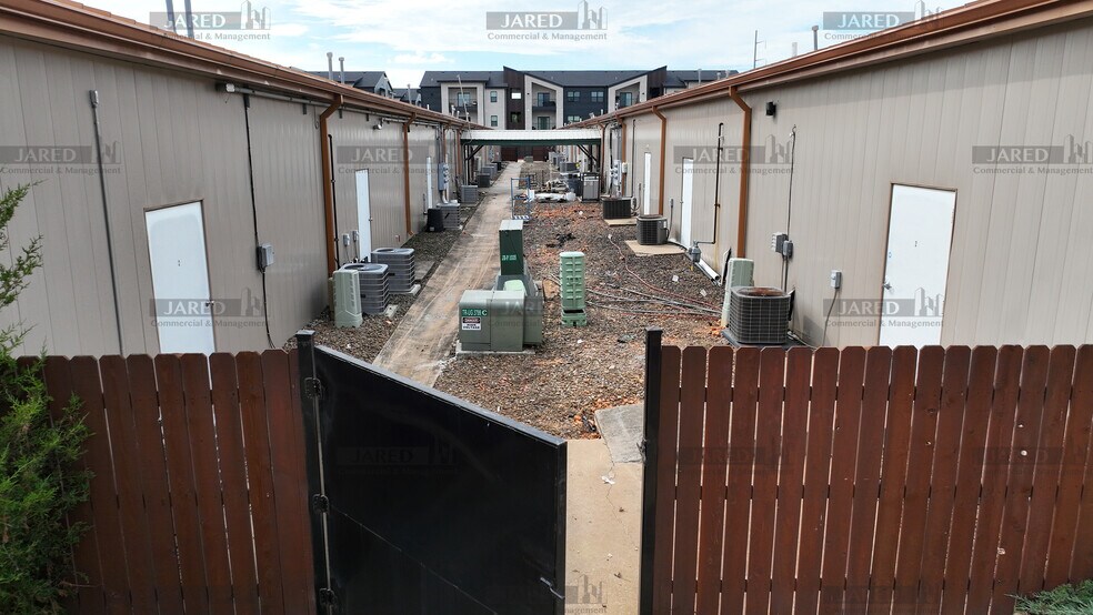 More Photos Of 1400 SW Susana St, Bentonville Unknown For Lease