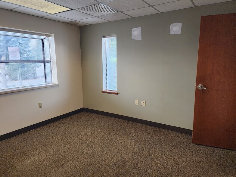 More Photos Of 502 54th Ave E, Fife Office For Lease
