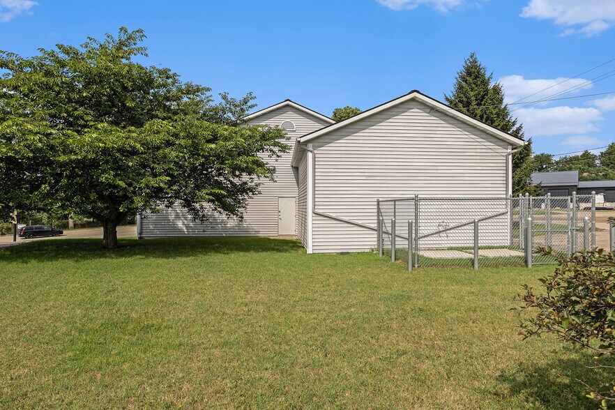 More Photos Of 550 E Cork St, Kalamazoo Freestanding For Sale