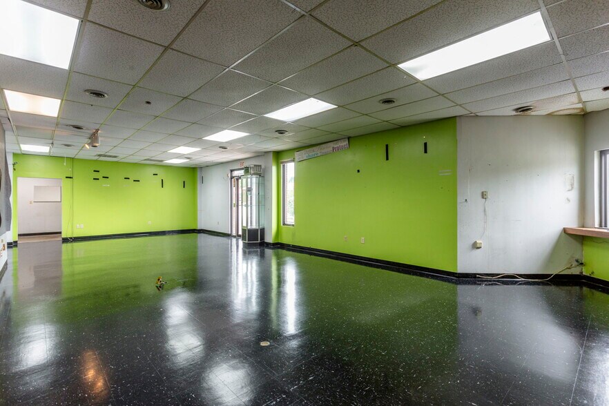 More Photos Of 889 E Market St, Harrisonburg Storefront Retail Office For Sale