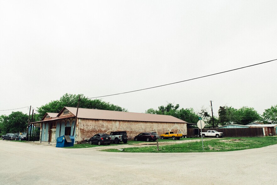 More Photos Of 75 Main St, Maxwell Warehouse For Lease