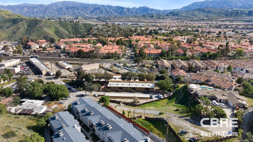 More Photos Of 18046 Beneda Ln, Santa Clarita Apartments For Sale