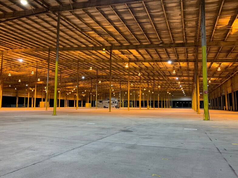 More Photos Of 1523 Midfield Industrial Blvd, Birmingham Distribution For Lease