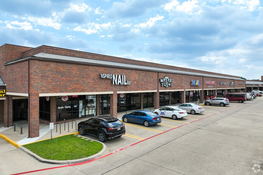 More Photos Of 5401-5531 S Hulen St, Fort Worth Unknown For Lease