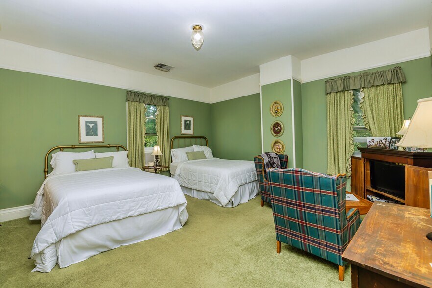 More Photos Of 252 Seavy St, Senoia Hospitality For Sale