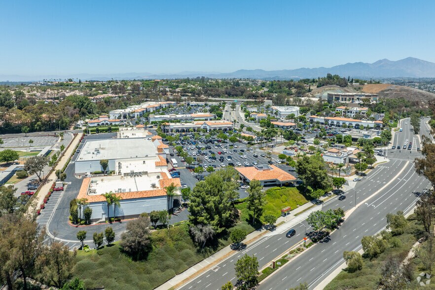 More Photos Of 27981 Greenfield Dr, Laguna Niguel General Retail For Lease