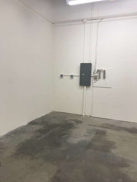 More Photos Of 192 Technology Dr, Irvine Light Distribution For Lease