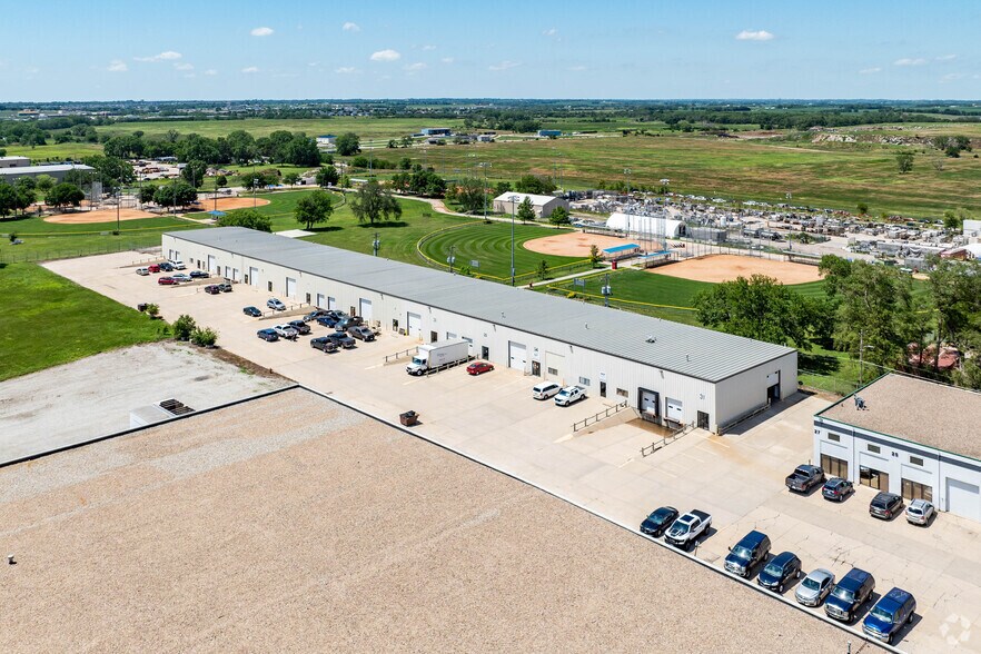 More Photos Of 4817 N 56th St, Lincoln Manufacturing For Lease