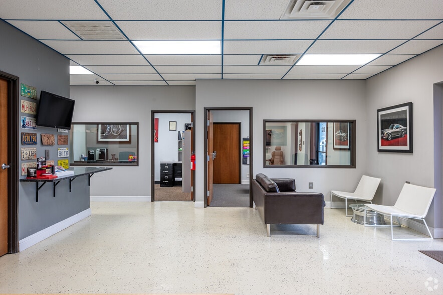 More Photos Of 1210 Metro Park Blvd, Lewisville Distribution For Sale