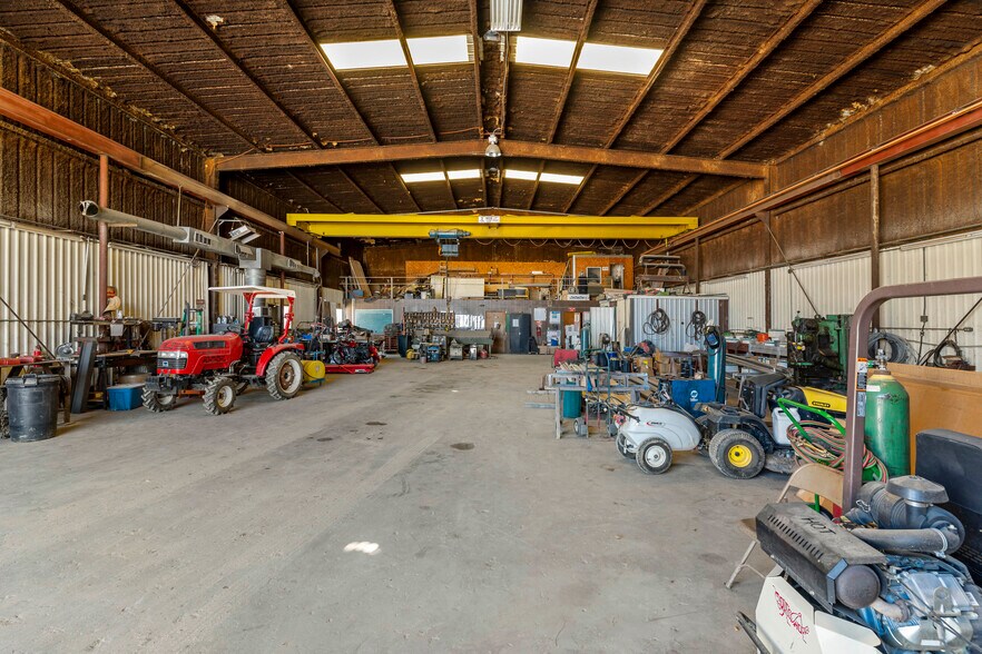 More Photos Of 2620 Farm Road 79, Paris Warehouse For Sale