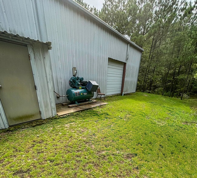 More Photos Of 741 Highway 601 S, Lugoff Flex For Lease