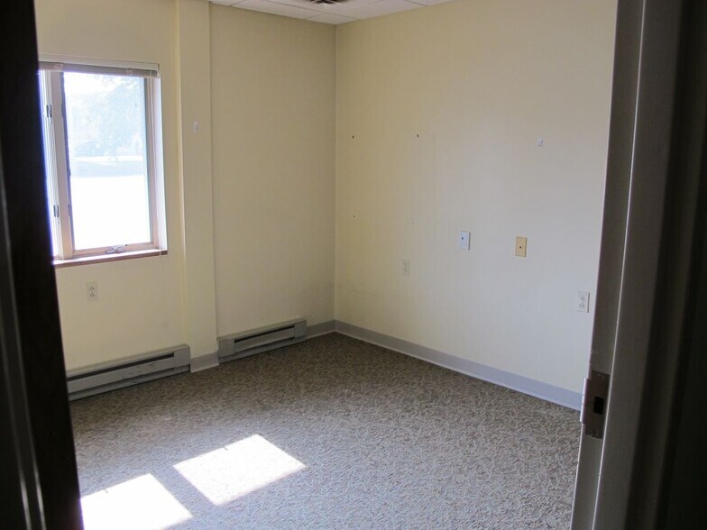 More Photos Of 9 Pleasant St, Oakland Medical For Lease