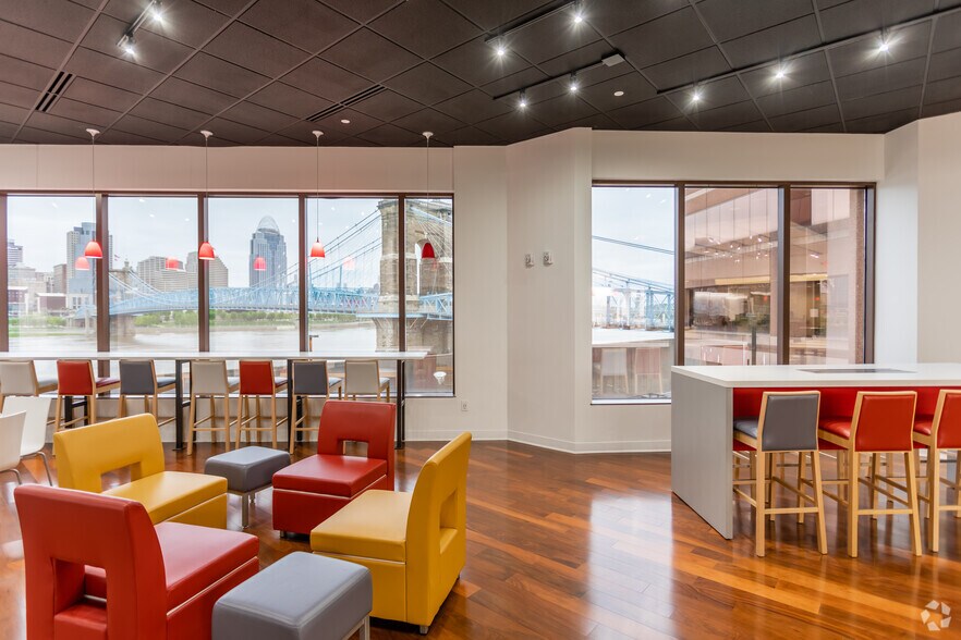 More Photos Of 50 E Rivercenter Blvd, Covington Office Residential For Lease