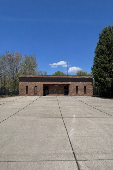 Primary Photo Of 808 English Rd, High Point Office For Sale