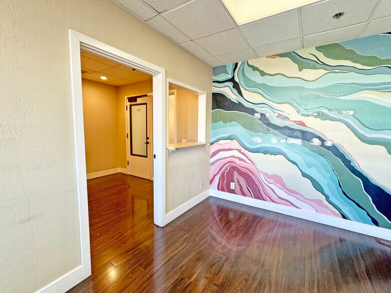 More Photos Of 1525 State St, Santa Barbara Office For Sale
