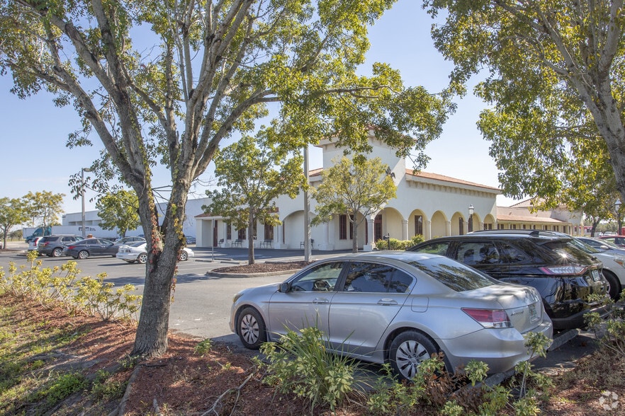 More Photos Of 2996 Hanson St, Fort Myers Industrial For Sale