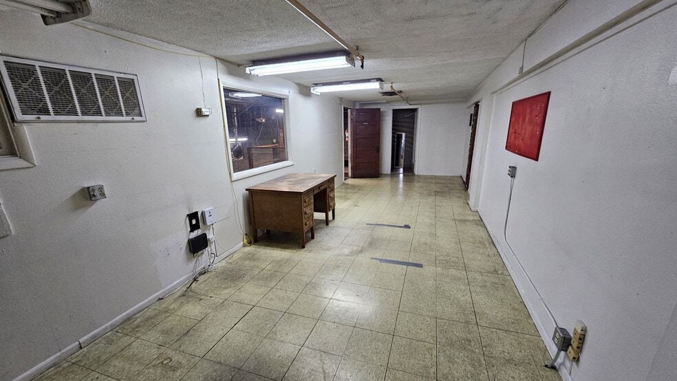 More Photos Of 735 Commerce Ave, Longview Industrial For Lease